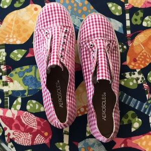 Aerosols size 8 no-lace sneakers